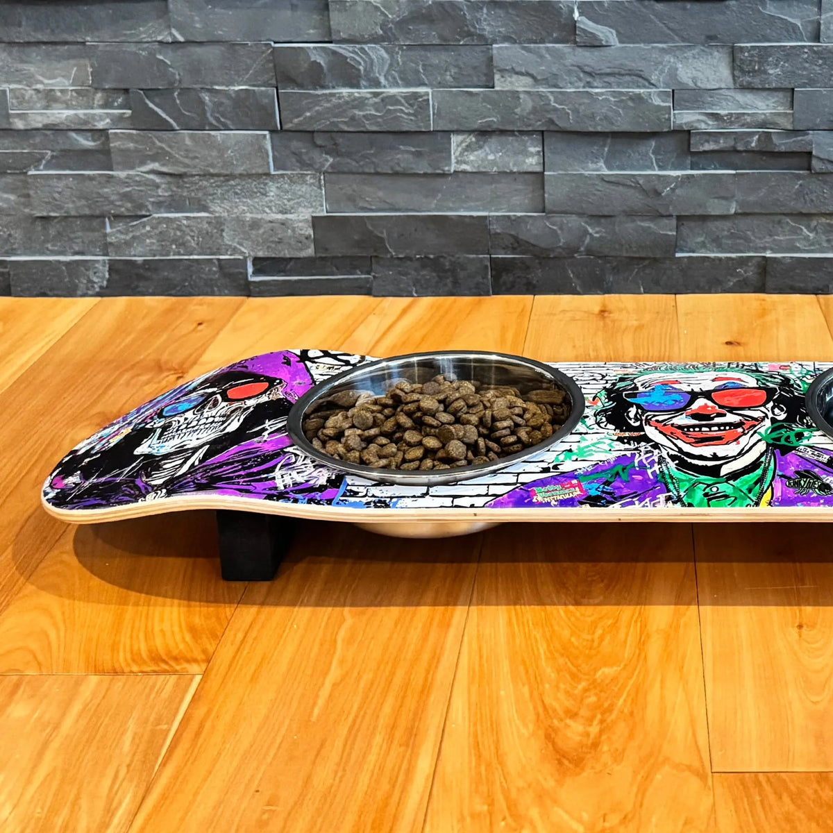 Villains in 3D Skateboard Cat Feeding Stand with 2 Bowls